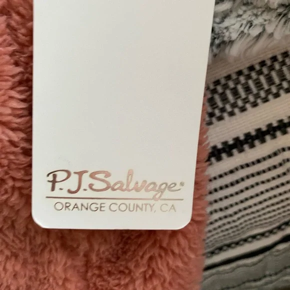 P.J. Salvage 3/4 pull over - Picture 5 of 6